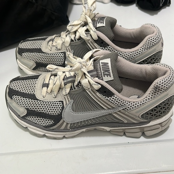 Nike Vomero - Picture 7 of 8